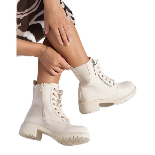 Beżowe lakierowane botki damskie na platformie beżowy 40 ButyModne.pl