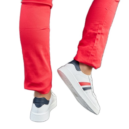 Białe skórzane wiązane sneakersy ze sklepu ButyModne.pl w kategorii Buty sportowe damskie - zdjęcie 176078081