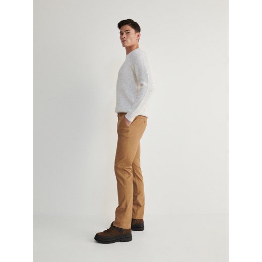 Reserved - Spodnie chino slim fit - brązowy Reserved 34 okazja Reserved