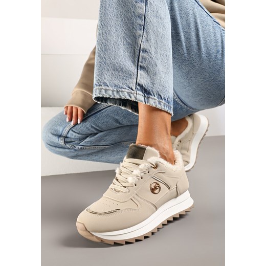 Beżowe Płaskie Sznurowane Sneakersy Ocieplane Ozdobione Metalicznymi Aplikacjami Cyrirra ze sklepu born2be.pl w kategorii Buty sportowe damskie - zdjęcie 176258771