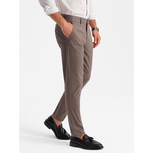 Jednolite spodnie męskie chino SLIM FIT – brązowe V1 OM-PACP-0183 ze sklepu ombre w kategorii Spodnie męskie - zdjęcie 176261891