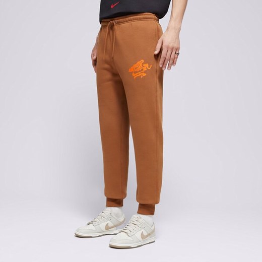 NIKE SPODNIE M NK CLUB BB JOGGER NVLTY ze sklepu Sizeer w kategorii Spodnie męskie - zdjęcie 176264764