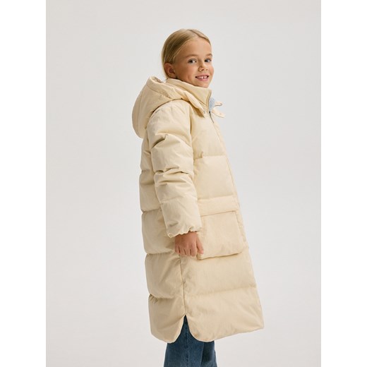 Reserved - Długi płaszcz z puchem - kremowy ze sklepu Reserved w kategorii Płaszcze dziewczęce - zdjęcie 176278700