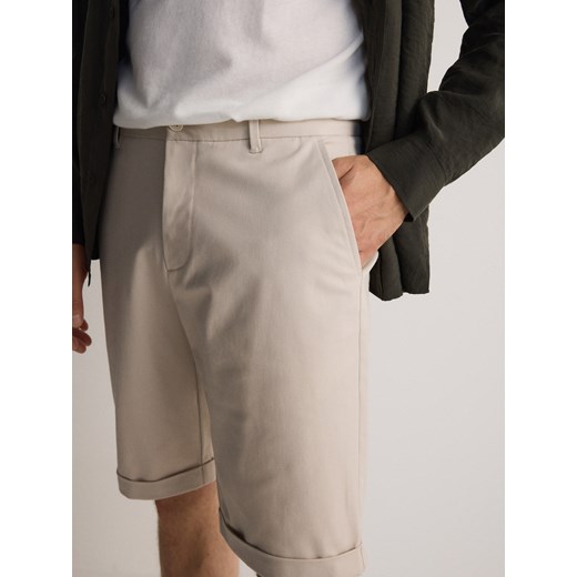 Reserved - Szorty slim fit - beżowy ze sklepu Reserved w kategorii Spodenki męskie - zdjęcie 176282493