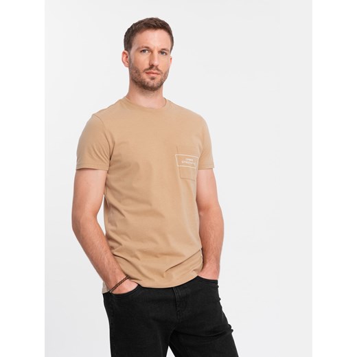 Męski bawełniany t-shirt z nadrukiem na kieszonce Ombre Streetstyle – piaskowy V6 OM-TSCT-0108 ze sklepu ombre w kategorii T-shirty męskie - zdjęcie 176306930