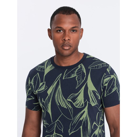 T-shirt męski fullprint w kontrastowe liście - granatowy V5 OM-TSFP-0180 ze sklepu ombre w kategorii T-shirty męskie - zdjęcie 176308610