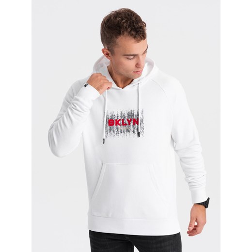 Męska klasyczna bluza kangurka z nadrukiem - biała V1 OM-SSPS-0150 ze sklepu ombre w kategorii Bluzy męskie - zdjęcie 176309711