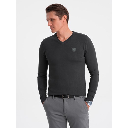 Elegancki sweter męski BASIC V-neck z wiskozą - grafitowy V17 OM-SWBS-0107 ze sklepu ombre w kategorii Swetry męskie - zdjęcie 176309843
