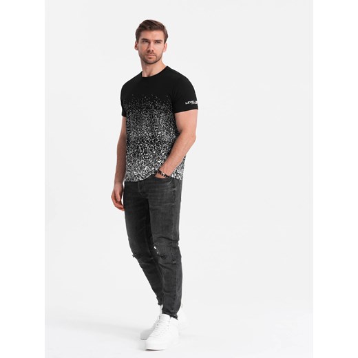 Męski t-shirt bawełniany z gradientowym nadrukiem - czarny V2 OM-TSPT-22SS-001 ze sklepu ombre w kategorii T-shirty męskie - zdjęcie 176316154