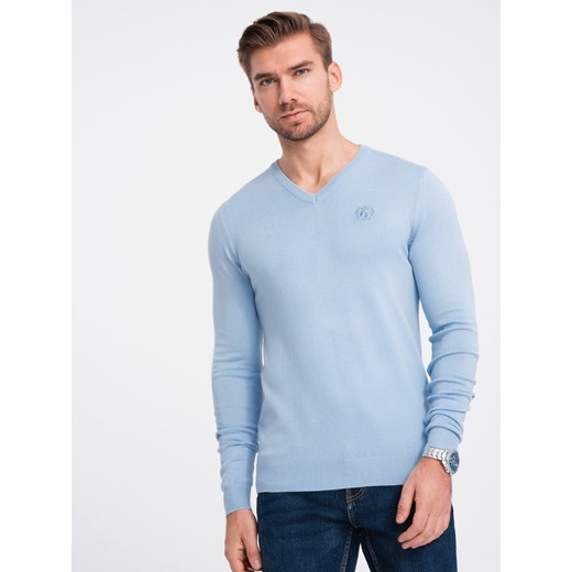 Elegancki męski sweter V-neck BASIC z wiskozą –jasnoniebieski V10 OM-SWBS-0107 ze sklepu ombre w kategorii Swetry męskie - zdjęcie 176316320