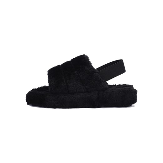 ISLAND BOOT Kapcie &quot;Poppy&quot; w kolorze czarnym ze sklepu Limango Polska w kategorii Kapcie damskie - zdjęcie 176355862