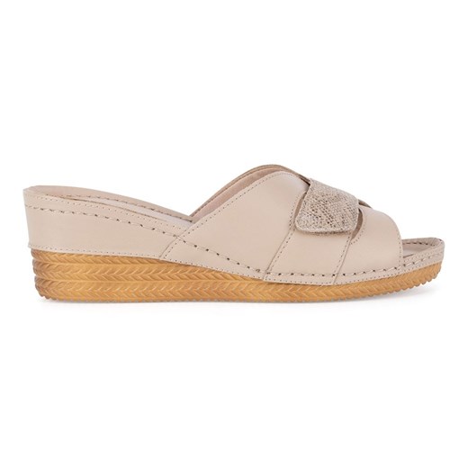 Klapki Go Soft ARC-2309-07 ze sklepu ccc.eu w kategorii Klapki damskie - zdjęcie 176379000