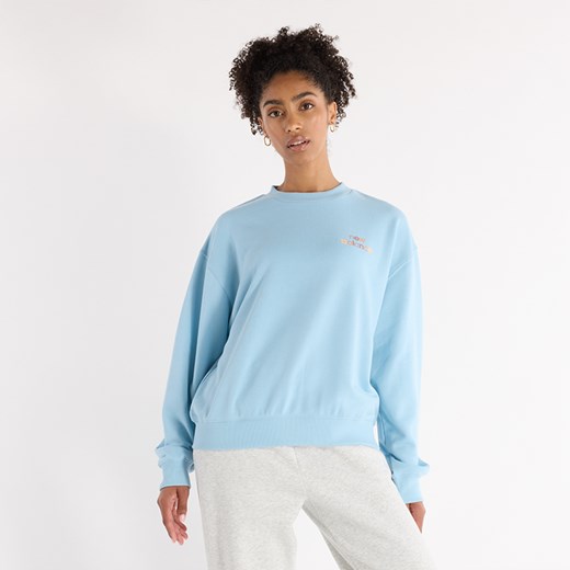 Bluza damska New Balance WT43559CUH – niebieska ze sklepu New Balance Poland w kategorii Bluzy damskie - zdjęcie 176388911