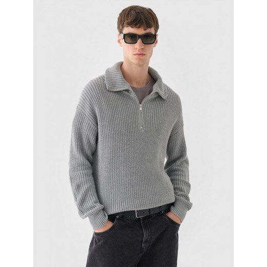 Męski sweter Outhorn OTHWAW24TSWEM101 - szary ze sklepu Sportstylestory.com w kategorii Swetry męskie - zdjęcie 176421762