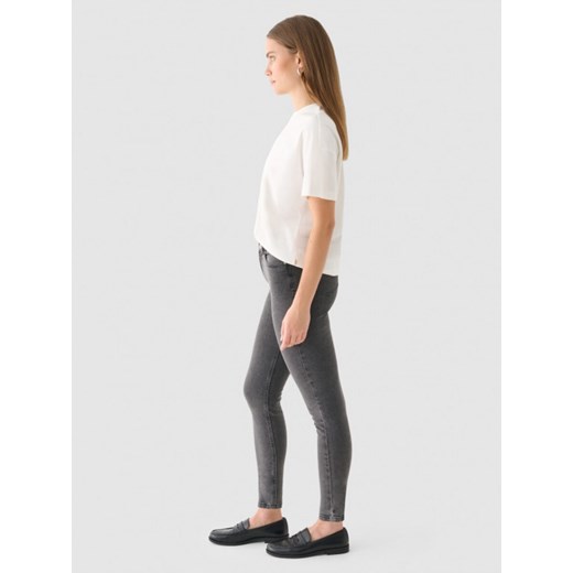 Damskie jeansy skinny Outhorn OTHWAW24TJNSF002 - szare ze sklepu Sportstylestory.com w kategorii Spodnie damskie - zdjęcie 176421932