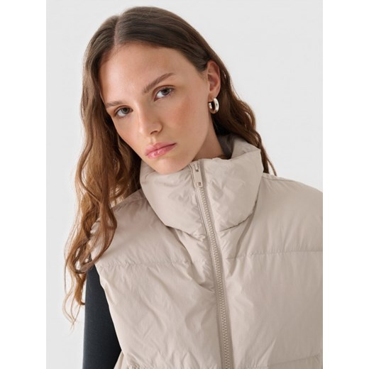 Damska kamizelka z puchem naturalnym Outhorn OTHWAW24TVESF162 - beżowa Outhorn S wyprzedaż Sportstylestory.com