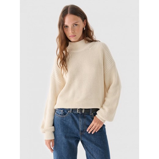 Damski sweter Outhorn OTHWAW24TSWEF089 - beżowy ze sklepu Sportstylestory.com w kategorii Swetry damskie - zdjęcie 176422761