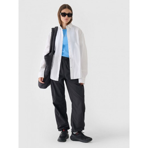 Damskie spodnie casual tkaninowe Outhorn OTHWAW24TTROF1222 - czarne ze sklepu Sportstylestory.com w kategorii Spodnie damskie - zdjęcie 176423121