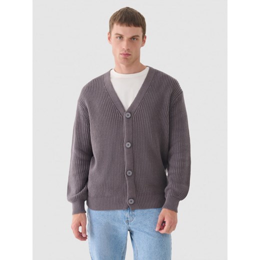 Męski sweter kardigan Outhorn OTHWAW24TSWEM096 - szary ze sklepu Sportstylestory.com w kategorii Swetry męskie - zdjęcie 176423241