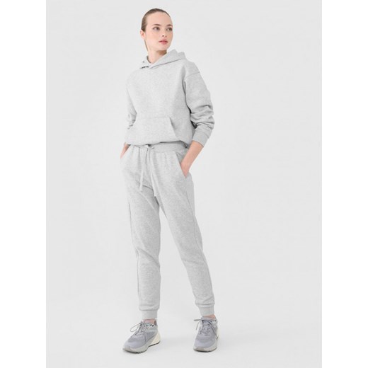 Damska bluza dresowa nierozpinana z kapturem Outhorn OTHWAW24TSWSF1681 - szara ze sklepu Sportstylestory.com w kategorii Bluzy damskie - zdjęcie 176424192