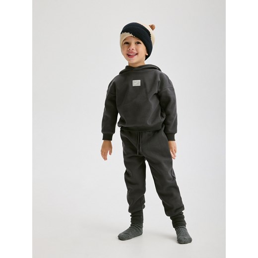 Reserved - Dzianinowy komplet z bawełną - ciemnoszary - id: 045BF-90X - marki Reserved - 176432244 Reserved - Dzianinowy komplet z bawełną - ciemnoszary ze sklepu Reserved w kategorii Spodnie chłopięce - zdjęcie 176432244
