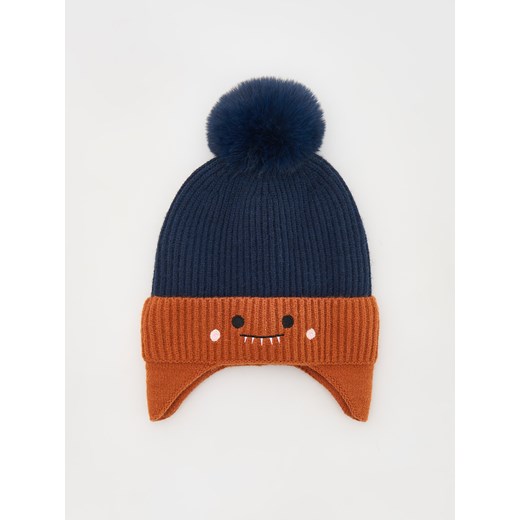 Reserved - Dzianinowa czapka z pomponem - granatowy ze sklepu Reserved w kategorii Czapki dziecięce - zdjęcie 176434222
