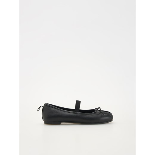 Reserved - Skórzane balerinki z kokardką - czarny Reserved 30 Reserved