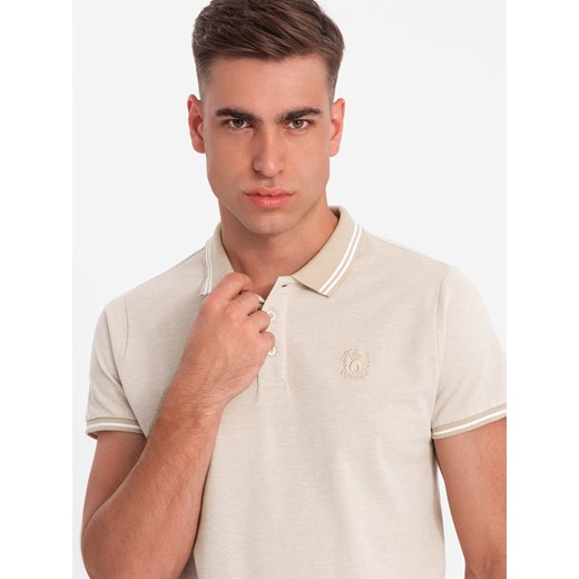 Melanżowa koszulka męska polo z kołnierzykiem w paski – piaskowa V4 OM-POSS-0109 ze sklepu ombre w kategorii T-shirty męskie - zdjęcie 176444753