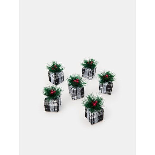 Sinsay - Dekoracja świąteczna w kształcie prezentów 6 pack - biały Sinsay One Size Sinsay