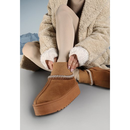 Brązowe Śniegowce na Grubej Podeszwie ze Skarpetową Cholewką Ozdobione Haftem Tintorissa ze sklepu born2be.pl w kategorii Śniegowce damskie - zdjęcie 176471611