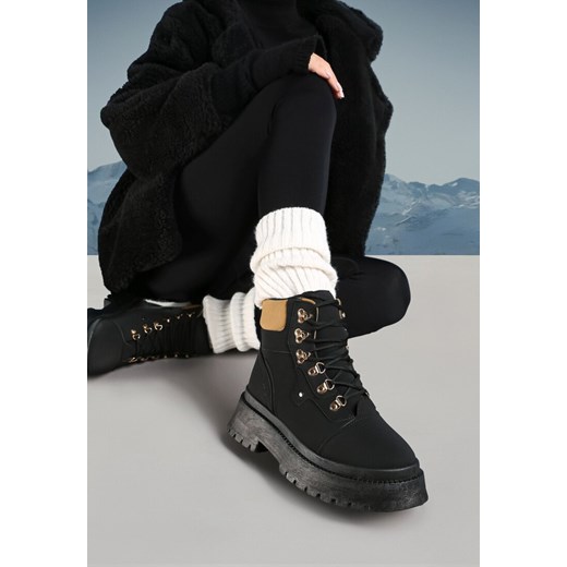 Czarne Traperki Nelana ze sklepu born2be.pl w kategorii Workery damskie - zdjęcie 176561450