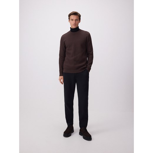 Reserved - Strukturalny sweter z bawełny - ciemnobrązowy ze sklepu Reserved w kategorii Swetry męskie - zdjęcie 176565992