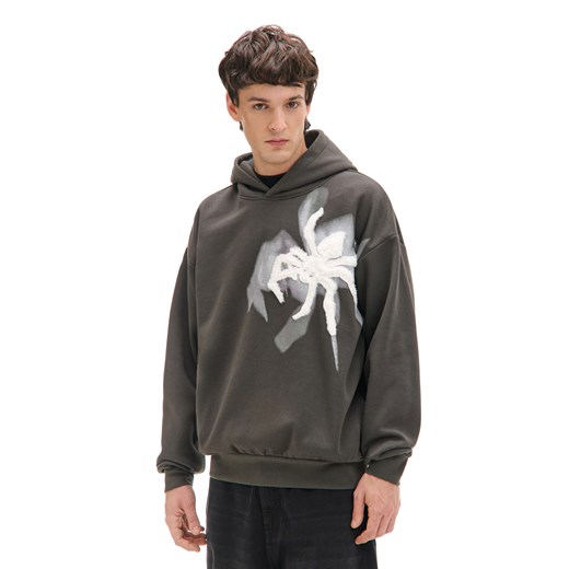 Cropp - Bluza z aplikacją pająka - szary ze sklepu Cropp w kategorii Bluzy męskie - zdjęcie 176574352