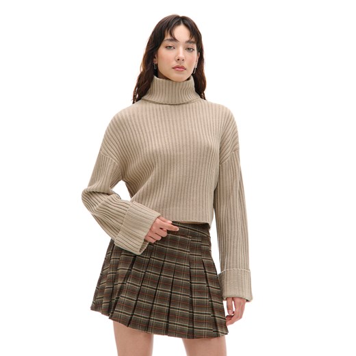 Cropp - Jesienny sweter oversize z golfem - beżowy ze sklepu Cropp w kategorii Swetry damskie - zdjęcie 176576801