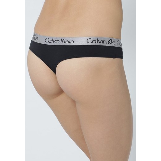 Calvin Klein Underwear RADIANT Stringi black zalando  bawełna