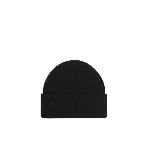 Cropp - Czarna czapka beanie z naszywką - czarny ze sklepu Cropp w kategorii Czapki zimowe męskie - zdjęcie 176579431