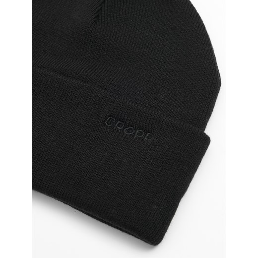 Cropp - Czarna czapka beanie z naszywką - czarny Cropp Uniwersalny Cropp