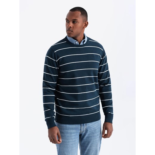 Casualowy męski sweter w poziome paski – granatowy V1 OM-SWSW-0143 ze sklepu ombre w kategorii Swetry męskie - zdjęcie 176595234