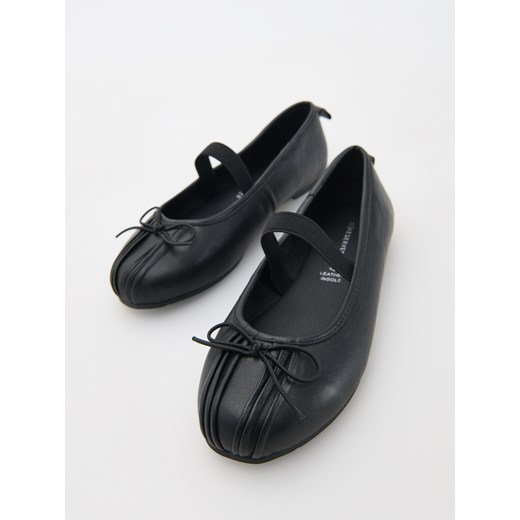 Reserved - Skórzane balerinki z kokardką - czarny Reserved 34 Reserved