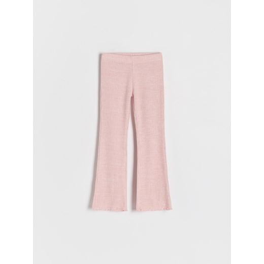 Reserved - Prążkowane spodnie flare - brudny róż Reserved 146 (10 lat) Reserved