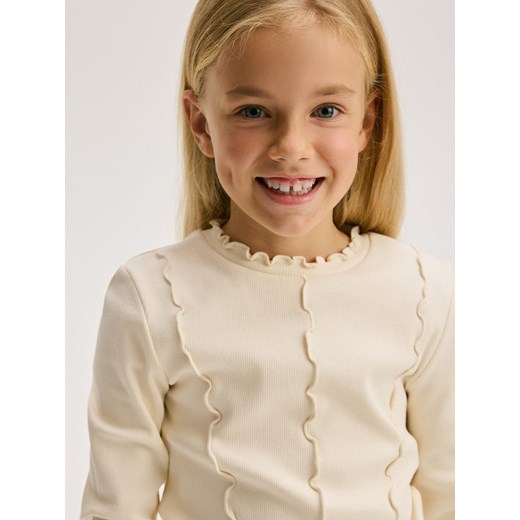 Reserved - Koszulka z przeszyciami - kremowy ze sklepu Reserved w kategorii Bluzki dziewczęce - zdjęcie 176600263