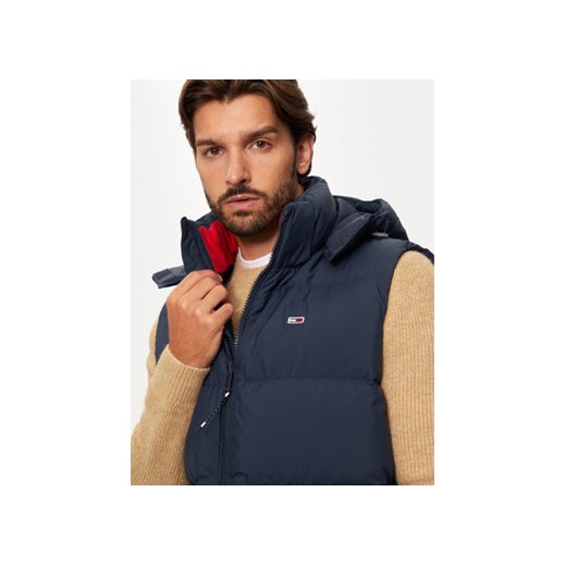 Tommy Jeans Kamizelka Essential DM0DM20465 Granatowy Regular Fit ze sklepu MODIVO w kategorii Kamizelki męskie - zdjęcie 176632081