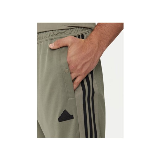 adidas Spodnie dresowe Tiro IS1504 Zielony Regular Fit L MODIVO