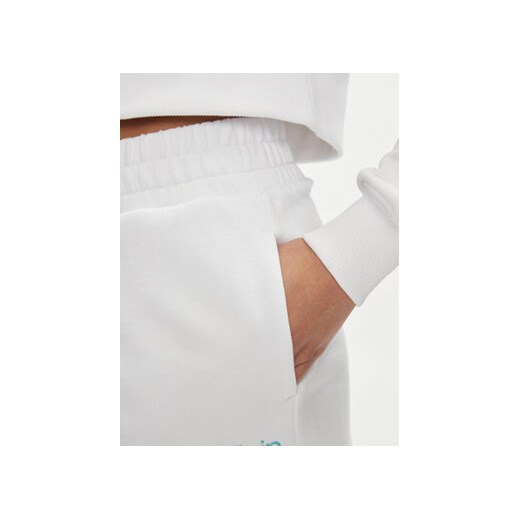 Calvin Klein Jeans Szorty sportowe Stacked Institutional J20J223136 Biały L MODIVO