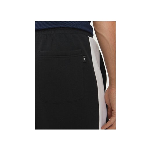New Balance Spodnie dresowe MP43522BK Czarny Relaxed Fit New Balance XL MODIVO