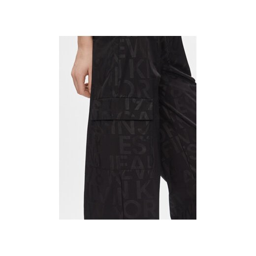 Calvin Klein Jeans Spodnie materiałowe Loose Logo Aop Cargo Pant J20J222596 XS MODIVO