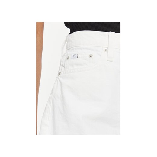 Calvin Klein Jeans Szorty jeansowe J20J222811 Biały Mom Fit 25 MODIVO