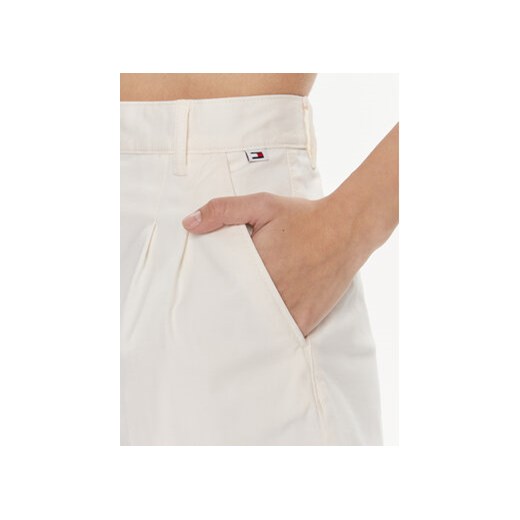 Tommy Jeans Szorty materiałowe Claire DW0DW17775 Biały Regular Fit Tommy Jeans 34 MODIVO