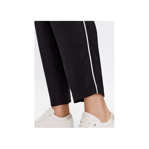 Armani Exchange Spodnie materiałowe 6RYP05 YN4LZ 1200 Czarny Regular Fit Armani Exchange 40 MODIVO