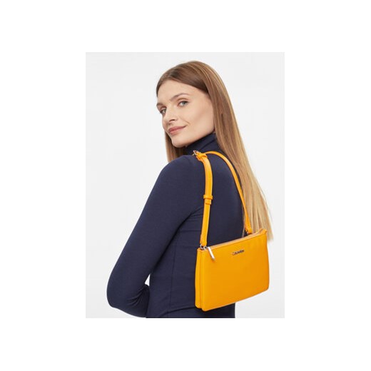 Calvin Klein Torebka Ck Must Ew Xbody K60K607883 Pomarańczowy Calvin Klein uniwersalny MODIVO
